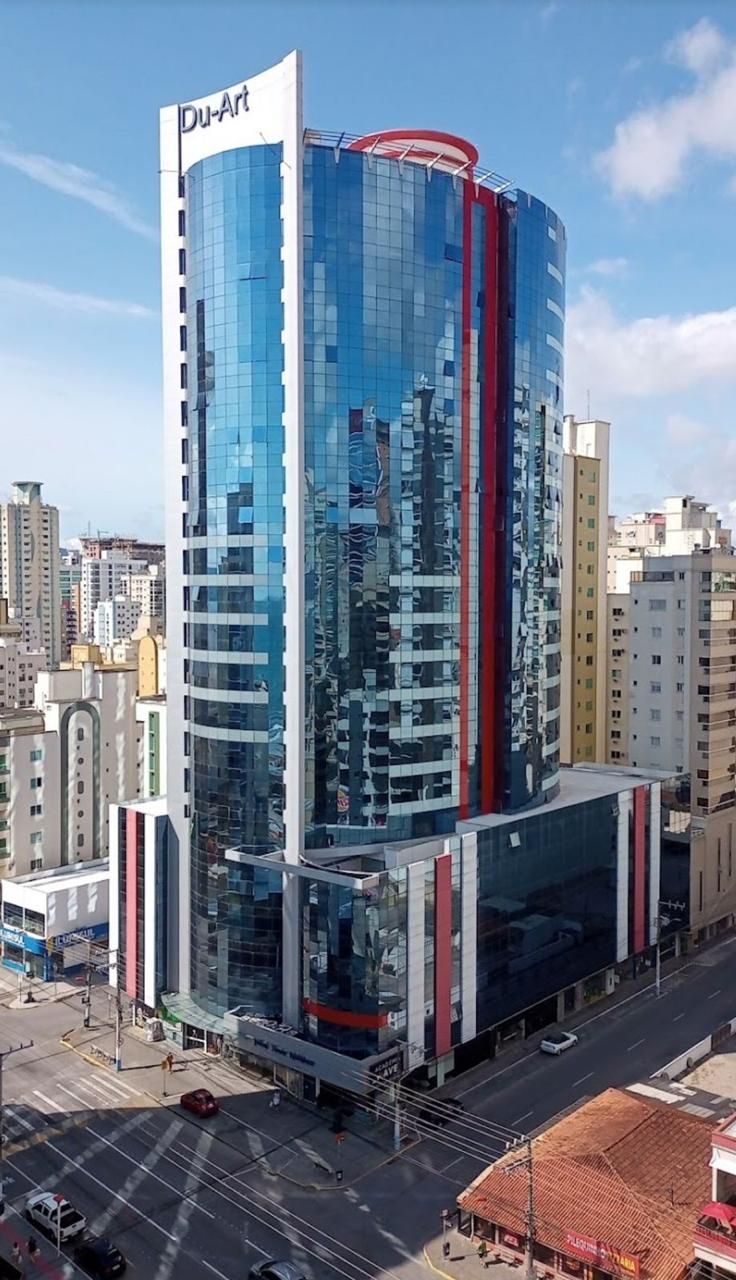 Apartamento com vista mar no Edifício Dubai Tower Residence em Itapema, SC