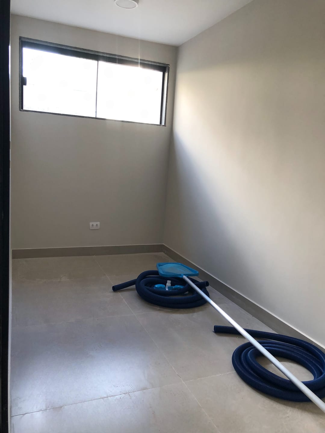 Casa à venda , Condomínio Acácia Imperial, 400m² privativos, 4 suítes, churrasqueira e piscina - Royal, Londrina, PR