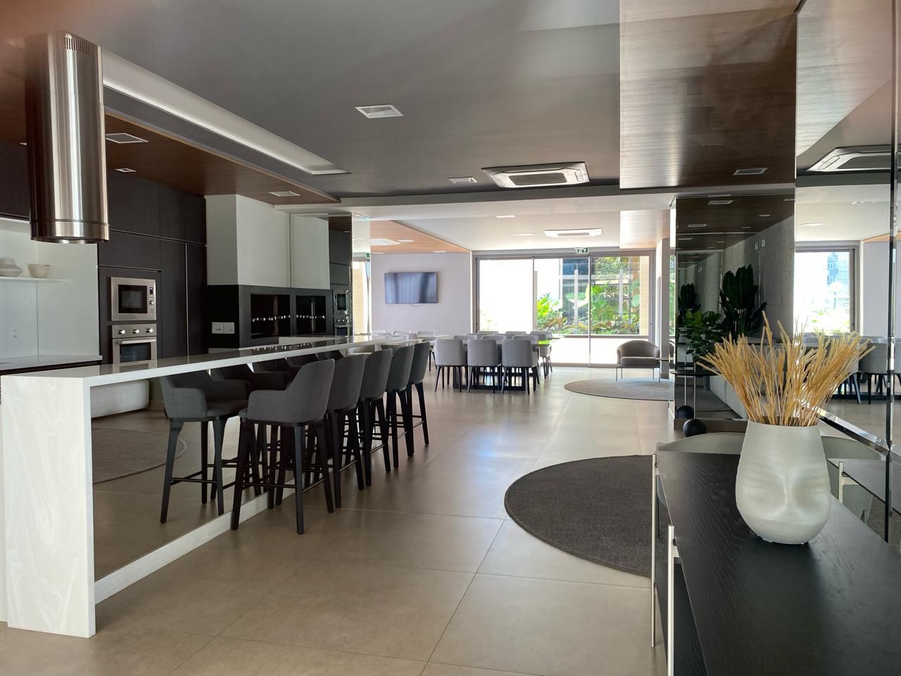 Apartamento à venda, Edifício Grand Palais,  216m² úteis, 3 suítes, sacada c/ skinglas, elevador privativo, 3 vagas , andar alto -Gleba Palhano- 