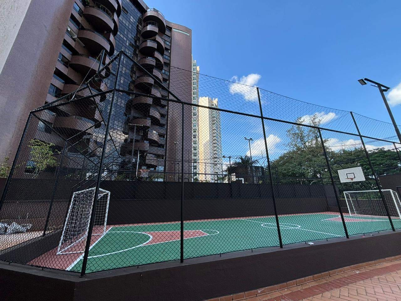 Apartamento à Venda,  260m² úteis, Edifício London Lake, 04 suítes, vista para lago 3 vagas - Caiçaras, Londrina, PR
