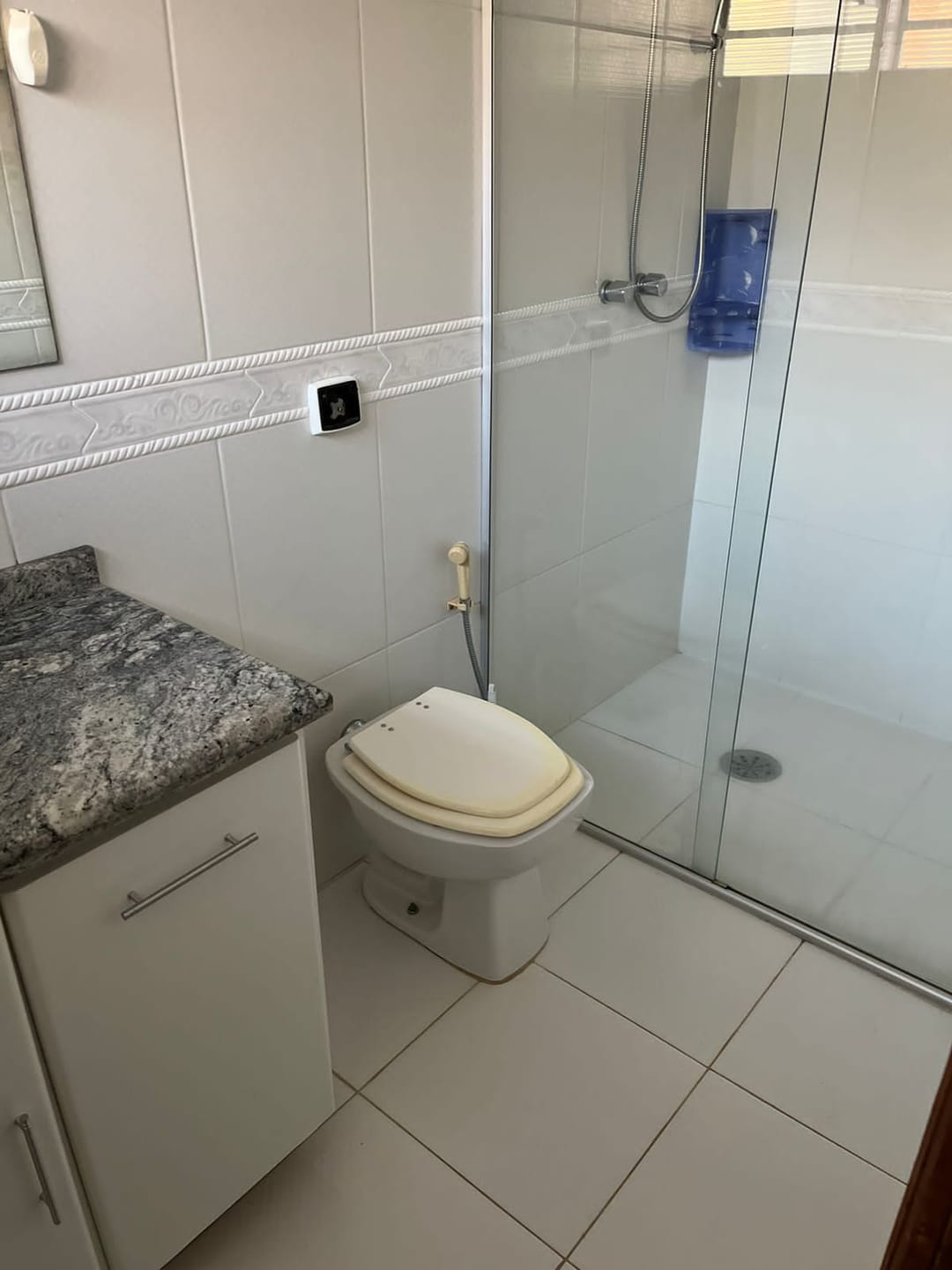 Casa Residencial ou Comercial de 400 m² para venda, 05 quartos (sendo 2 suítes) piscina, de frente para o lago Igapó 1 -Bairro Canaã, Londrina, P