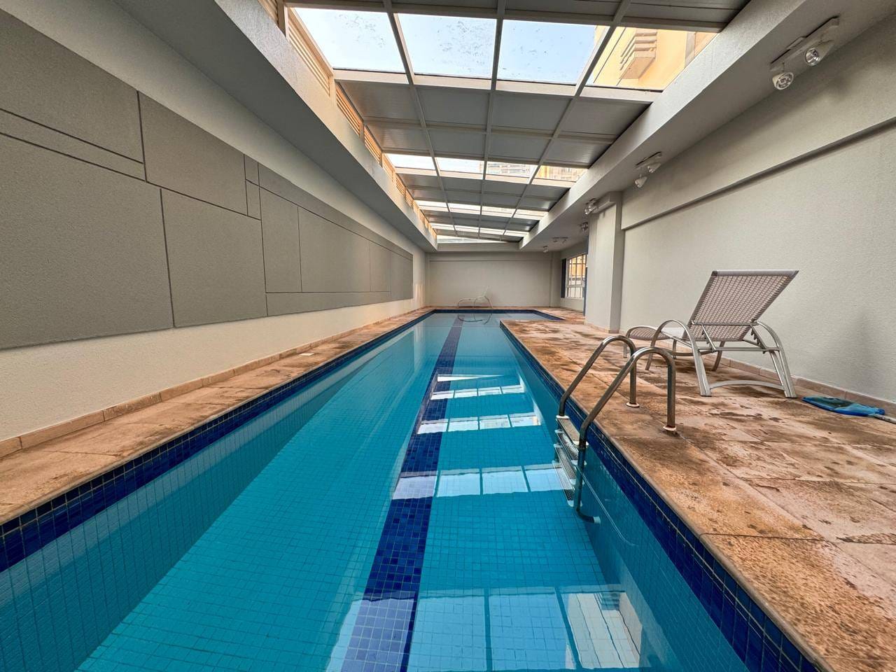 Apartamento à venda, 69m² úteis, Edifício Solario Jardin Residence, 2 quartos, completo em armários  - Centro, Londrina, PR.