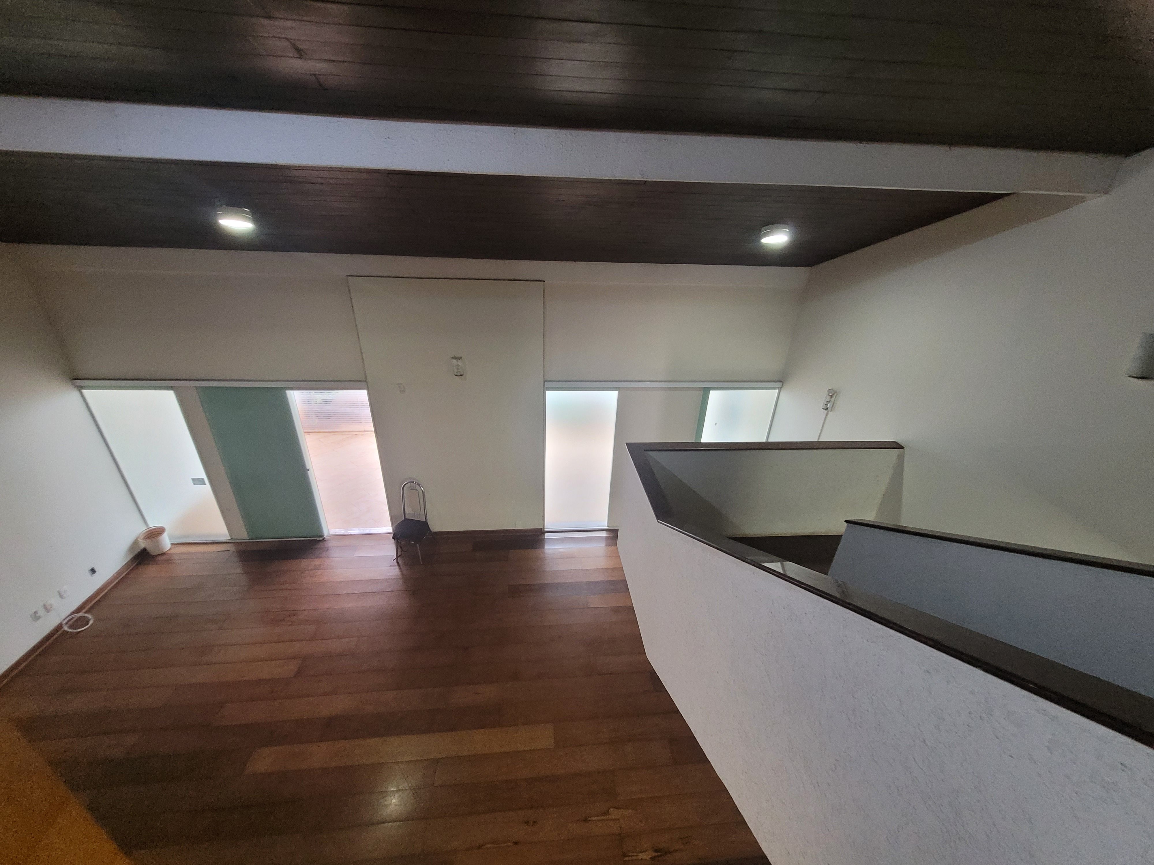 Sobrado à venda, 438m², 5 quartos sendo 3 suítes, 4 banheiros, 4 vagas de garagem no centro de Londrina, PR