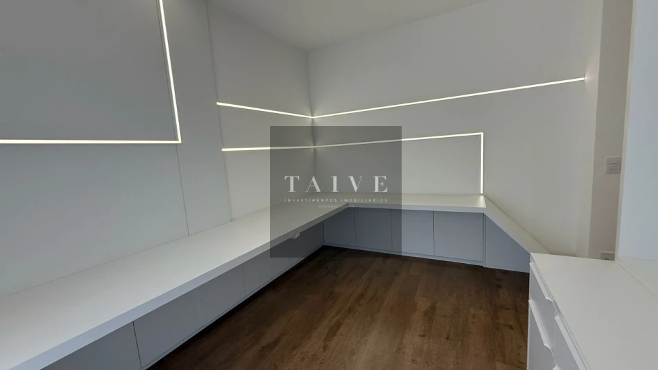 Apartamento à venda, 3 suites, 214 m², Edifício Landmark Residence, Gleba Fazenda Palhano, Londrina, PR