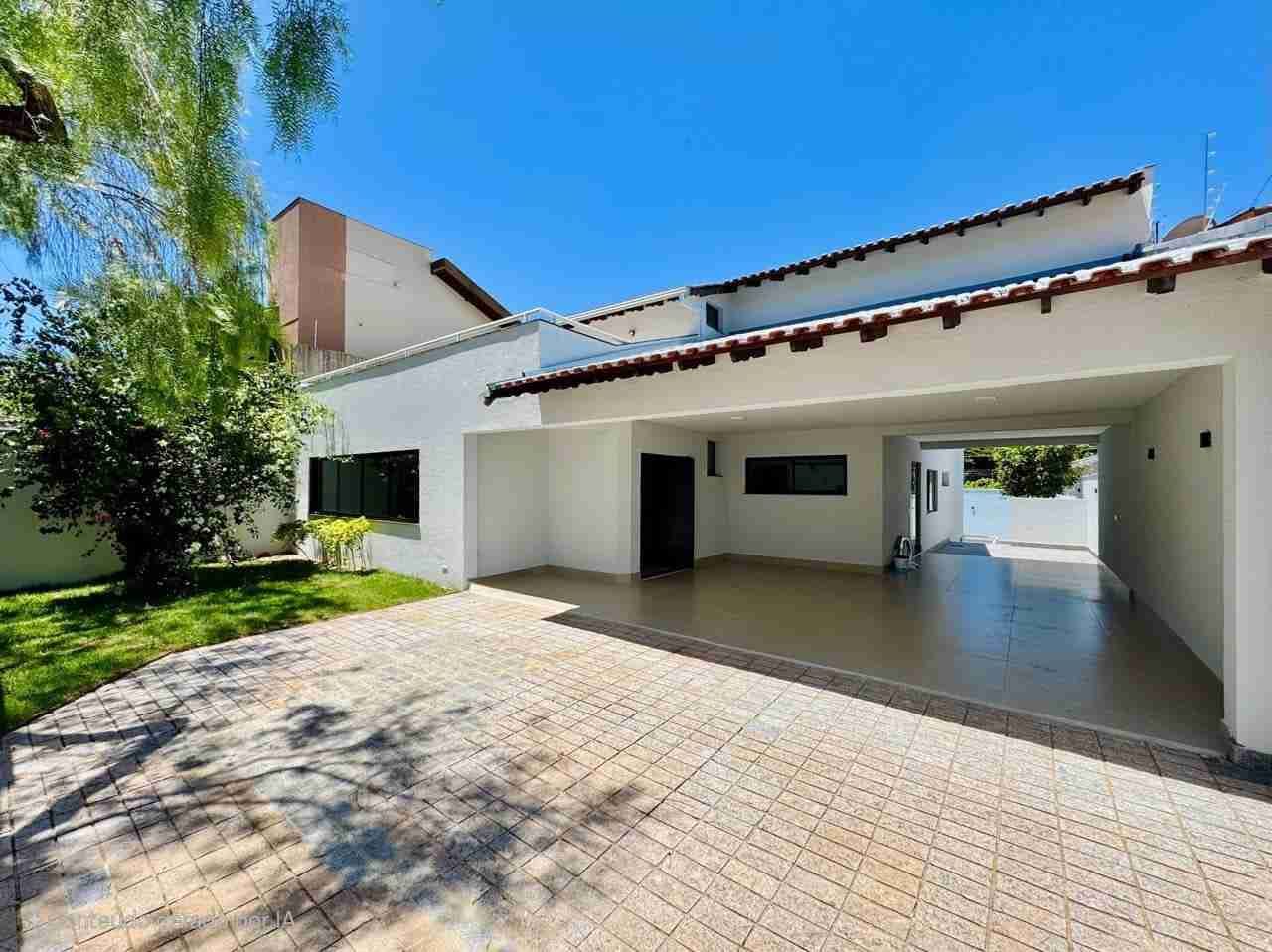Casa à venda, alto padão, 3 pavimentos, aréa útil de 465M², 6 quartos (sendo 2 suítes e um suíte master) ,Mediterrâneo, Londrina, PR