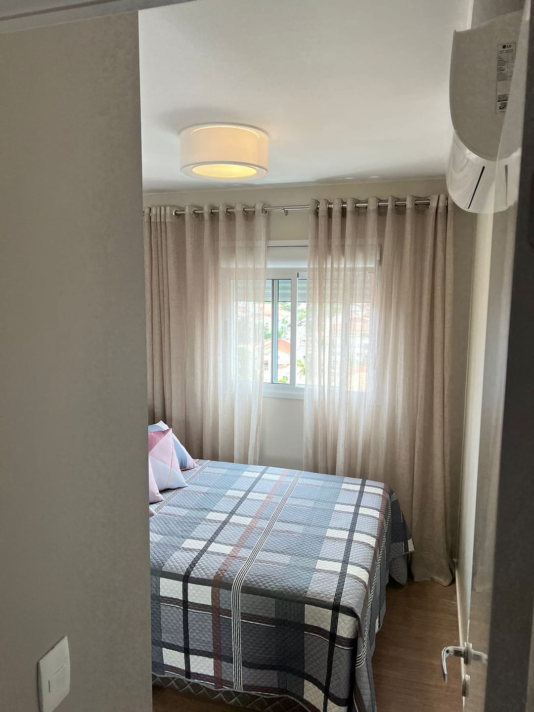 Apartamento à venda, Edifício  Vista Parque Lago, 71m² úteis, 2 quartos (sendo 1 suíte) 2 vagas, andar alto, sol da manhã - Jardim Presidente, Lo