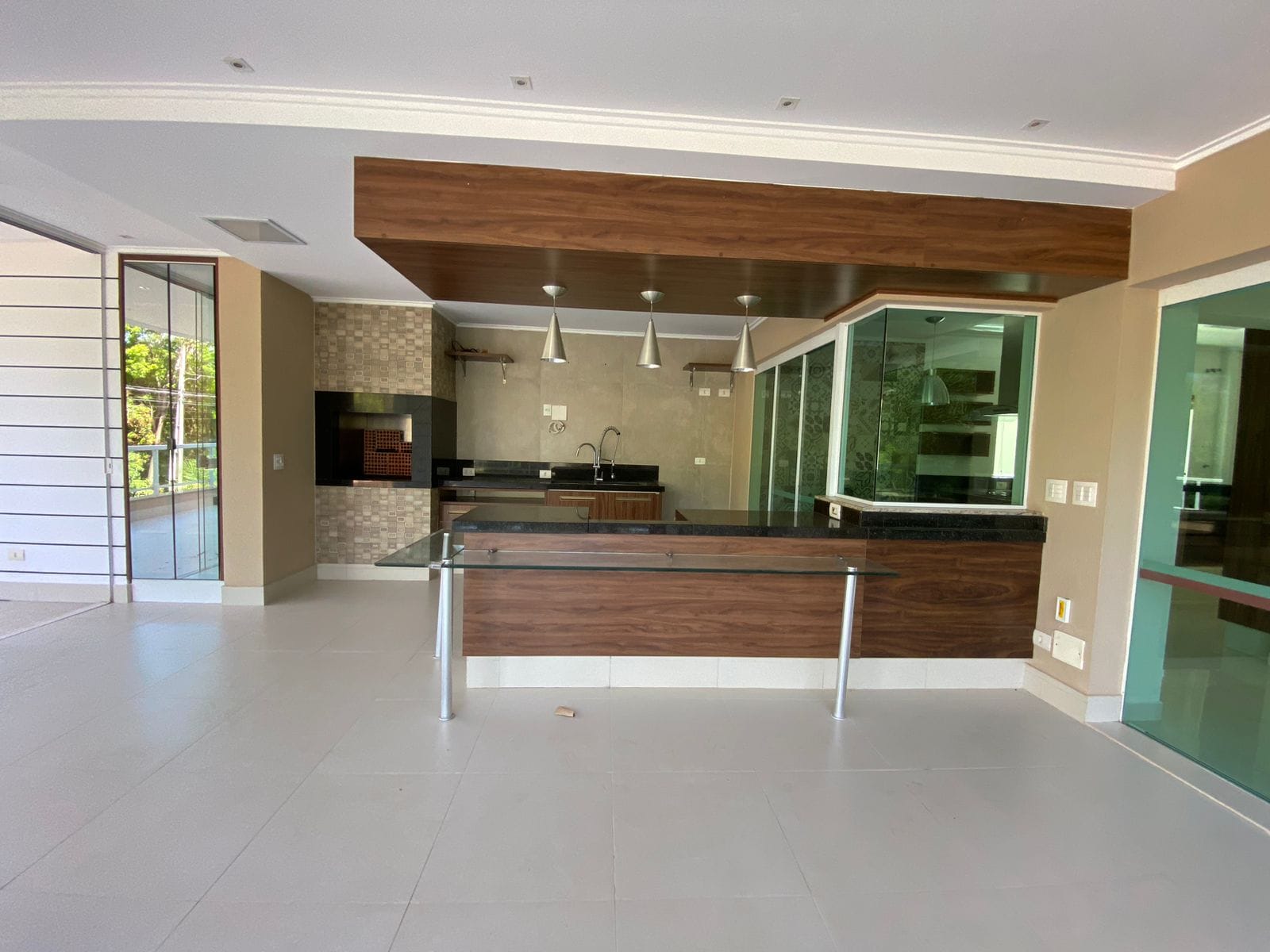 Triplex de luxo 500m² úteis/4 suítes no Cond. Alphaville II, churrasqueira /piscina, ar condicionado, 2 lareiras - Vivendas do Arvoredo - Londrin
