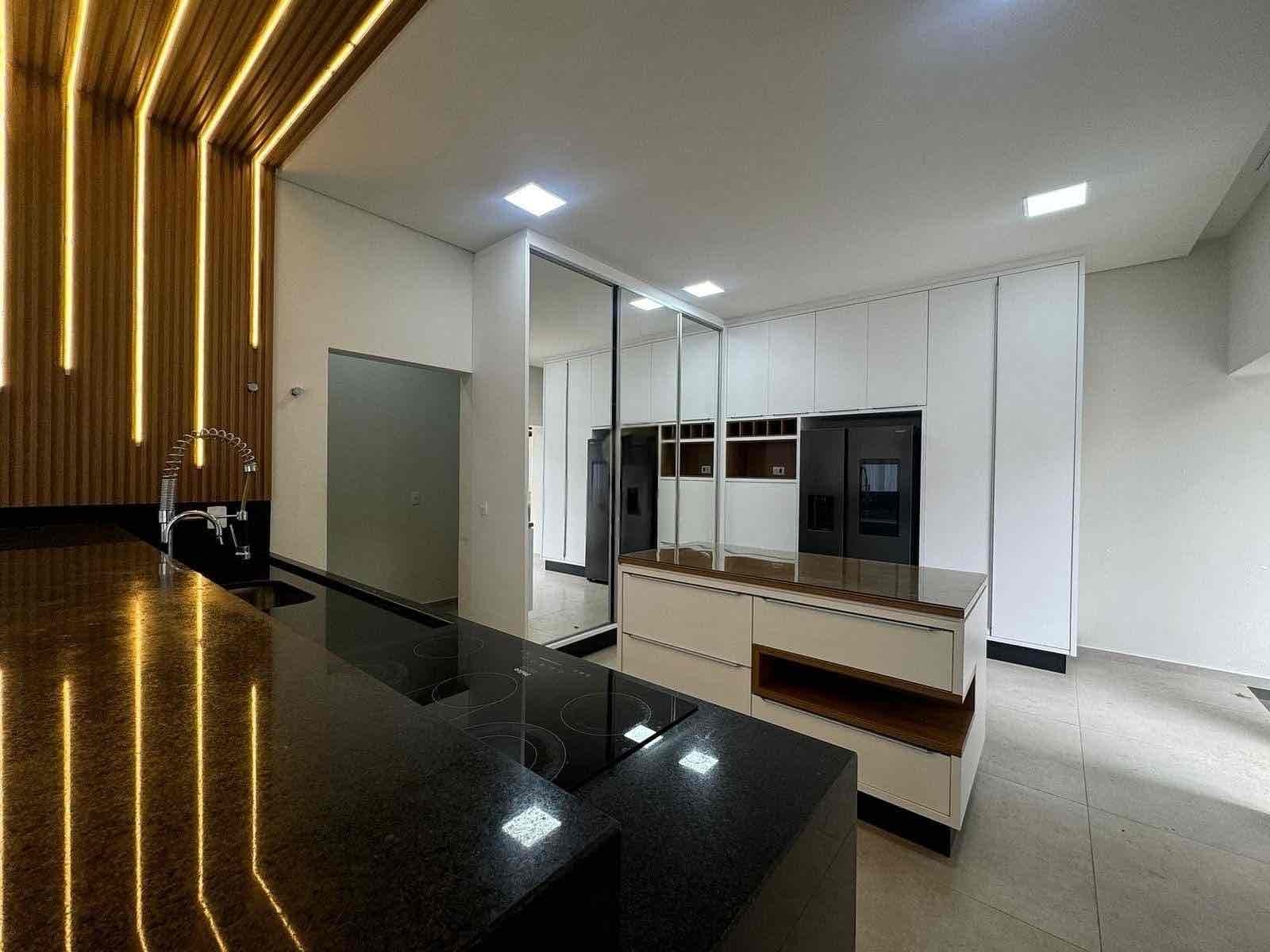 Casa  à venda, Royal Forest, 292m² úteis, 3 suítes, piscina aquecida, 4 vagas - Esperança, Londrina, PR