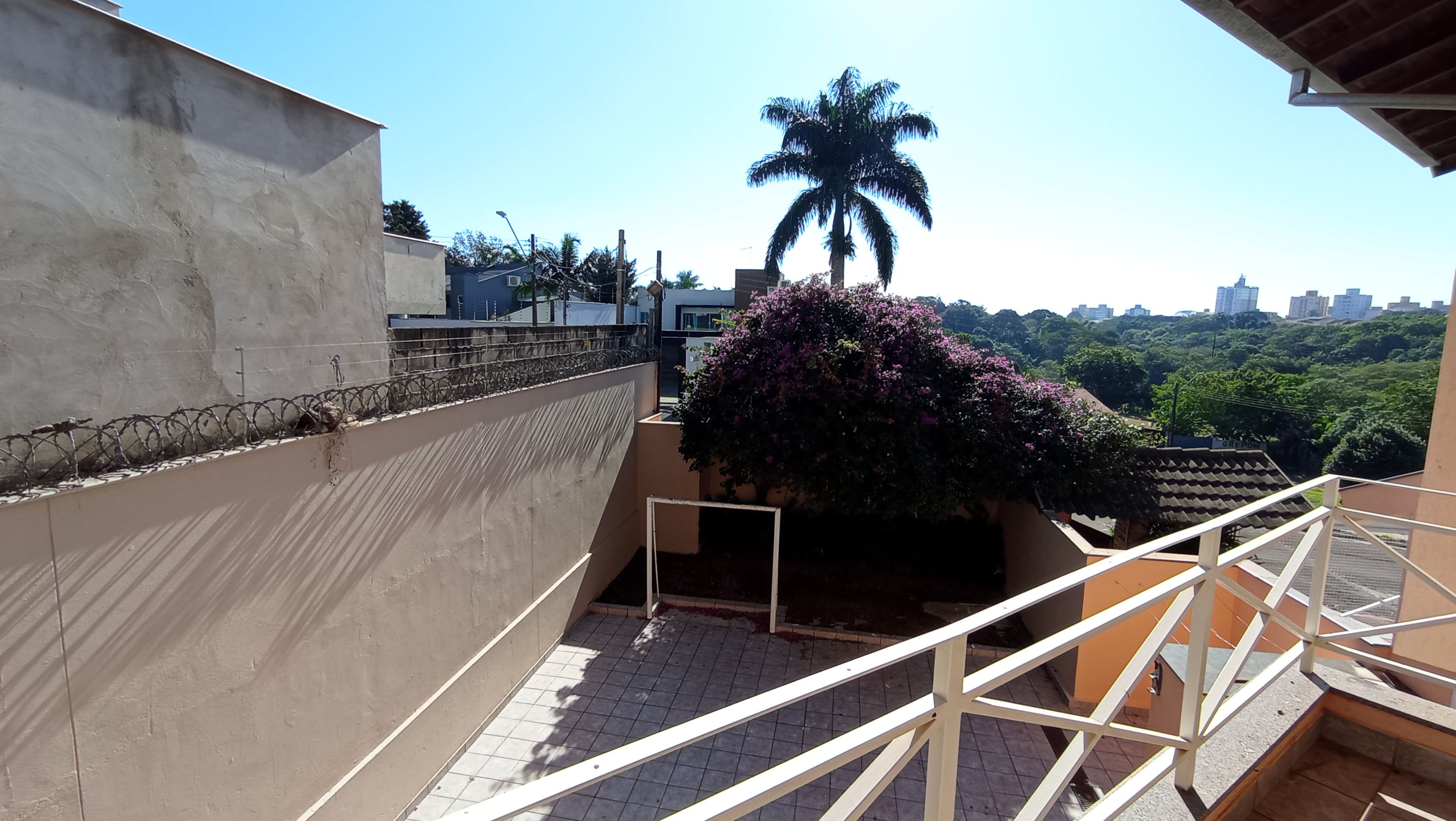 Casa à Venda, 4 quartos - 2 suítes/ piscina/ Tucanos,  Londrina, PR