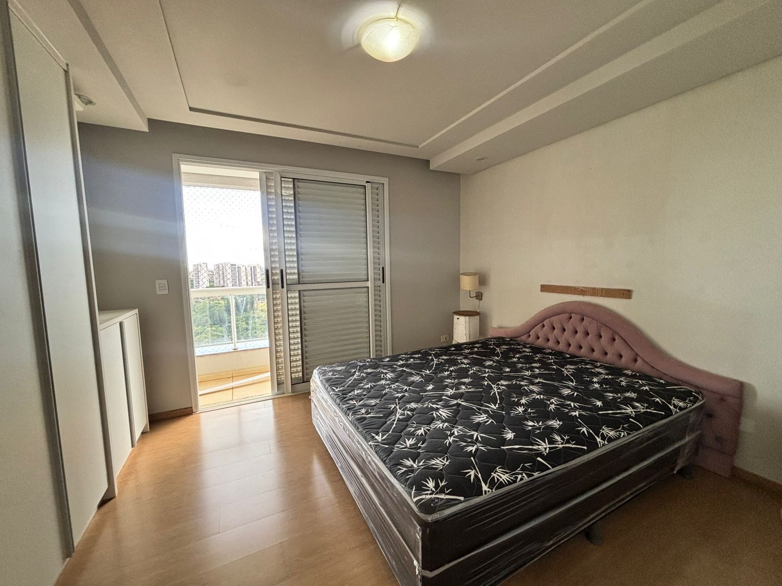 Apartamento à venda, Edifício Pallazo Di Césare , 156m2 úteis, 3 suítes, 3 vagas, andar alto, vista Lago, mobiliado, Bela Suiça, Londrina, PR
