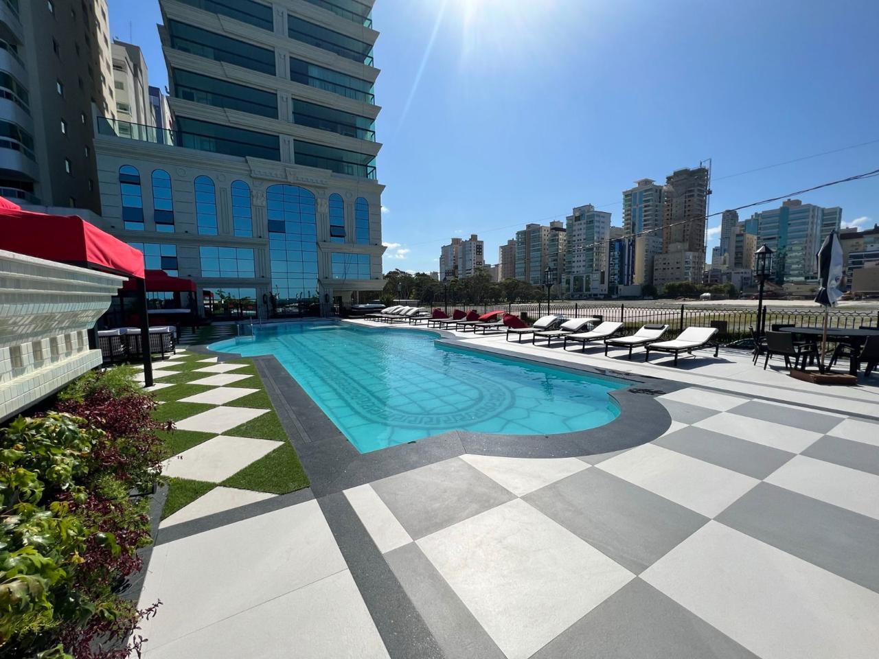 Apartamento  à venda CARTIER FRENTE MAR, Meia praia, 180M² úteis, 4 suítes, 4 vagas,  finamente mobiliado - Meia praia, Itapema, SC