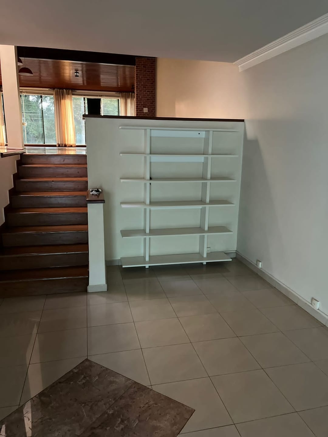 Casa Residencial ou Comercial de 400 m² para venda, 05 quartos (sendo 2 suítes) piscina, de frente para o lago Igapó 1 -Bairro Canaã, Londrina, P
