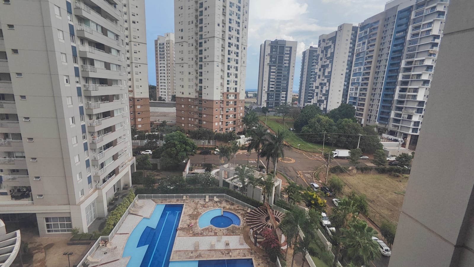 Apartamento à venda, na região Gleba Palhano 1, Londrina, PR