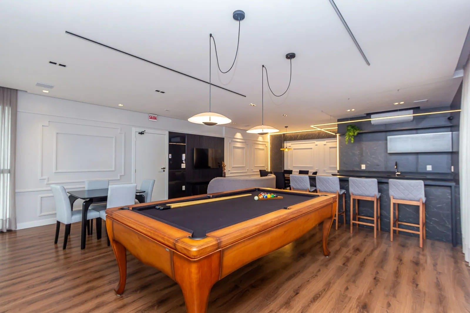 Apartamento à venda, Edifício Costa, 136m²úteis,  4 suítes, 1 Lavabo, 2 vagas, próximo a roda gigante, Pioneiros, Barra norte- Balneário Camboriú