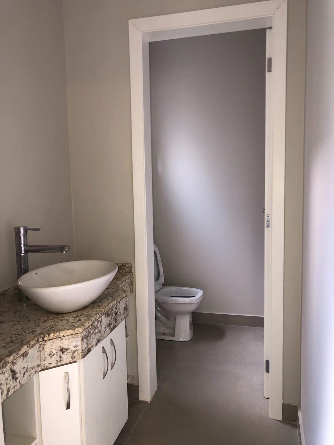 Casa à venda , Condomínio Acácia Imperial, 400m² privativos, 4 suítes, churrasqueira e piscina - Royal, Londrina, PR