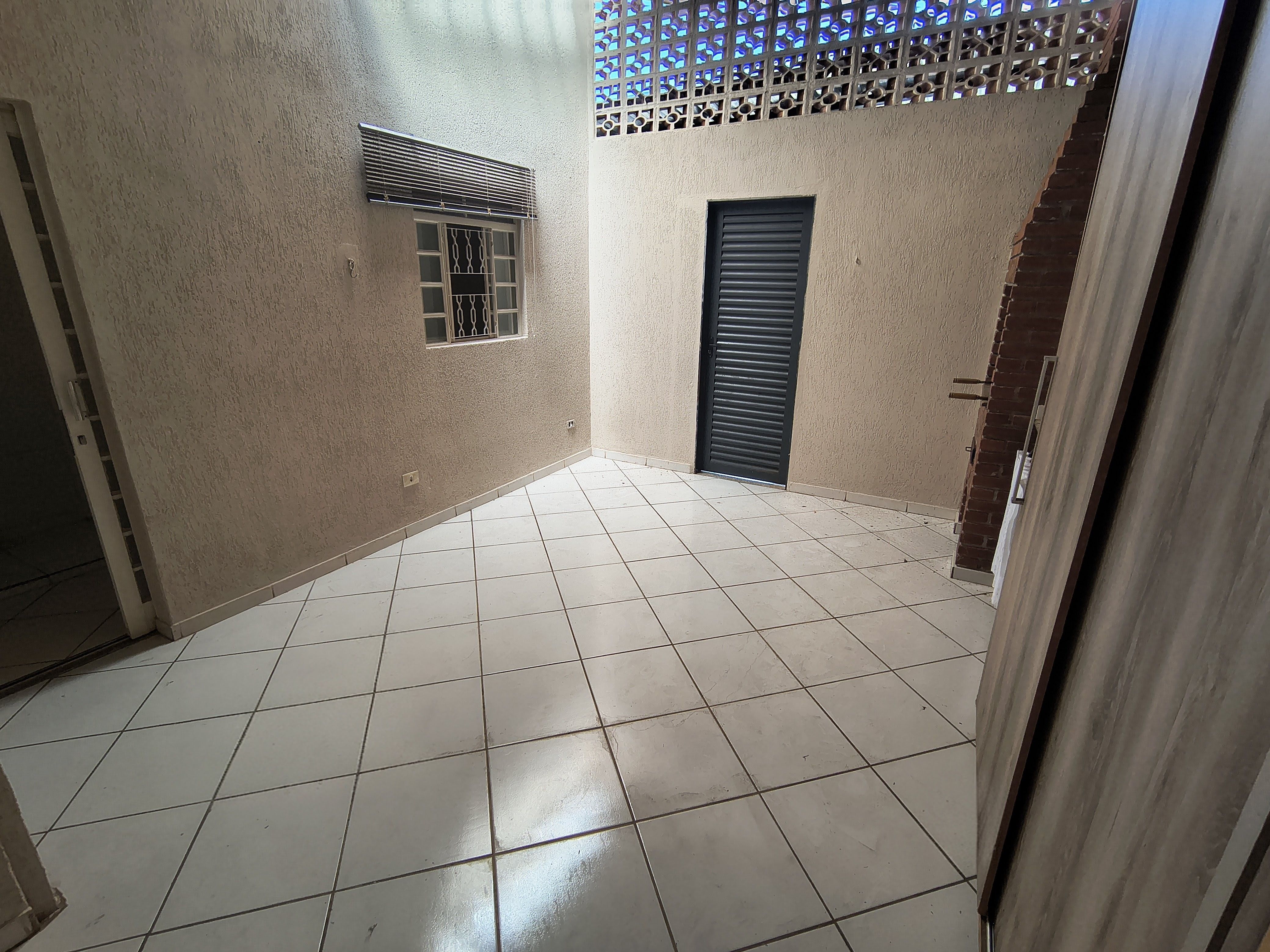 Casa à venda, 3 quartos 1 suíte, 3 vagas, 107M² úiteis, área gourmet, Planejados na suíte,Parque Jamaica, Londrina-PR