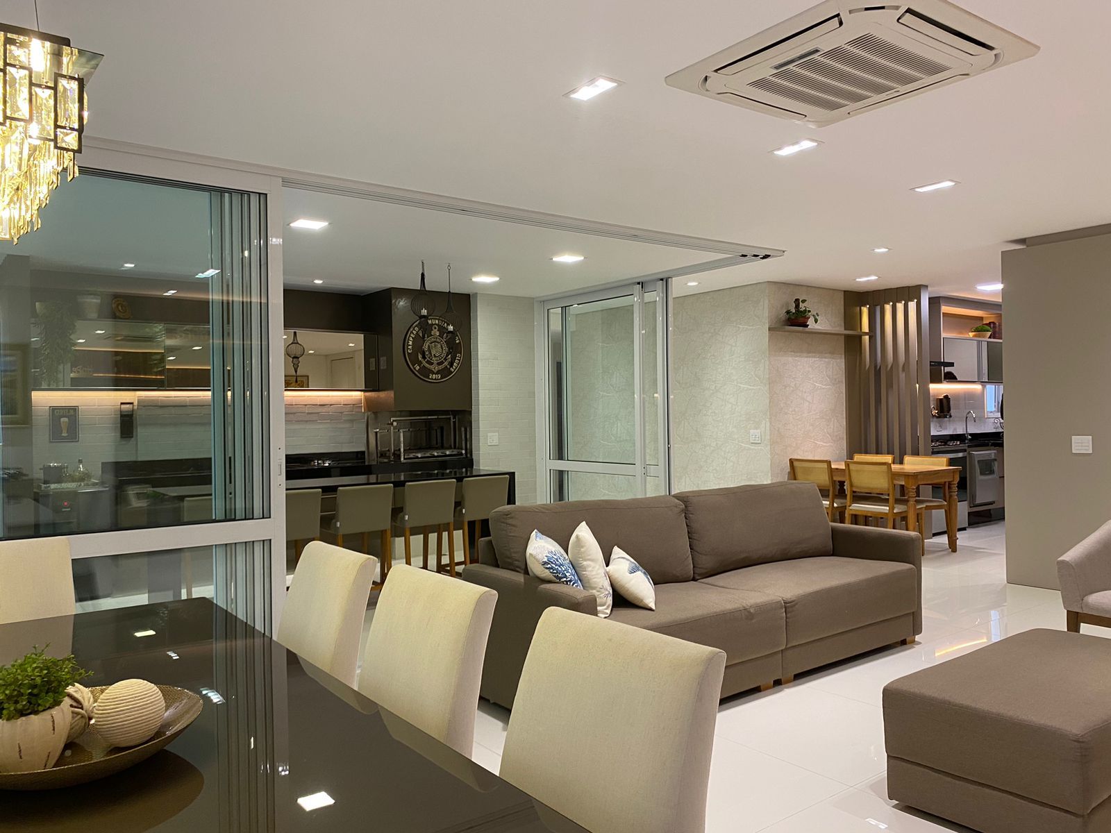 Apartamento à venda, Edifício Landmark, 214m² úteis, 2 suítes,2 Demi suítes, 3 vagas, estuda permuta de menor valor  - Gleba Fazenda Palhano, Lon