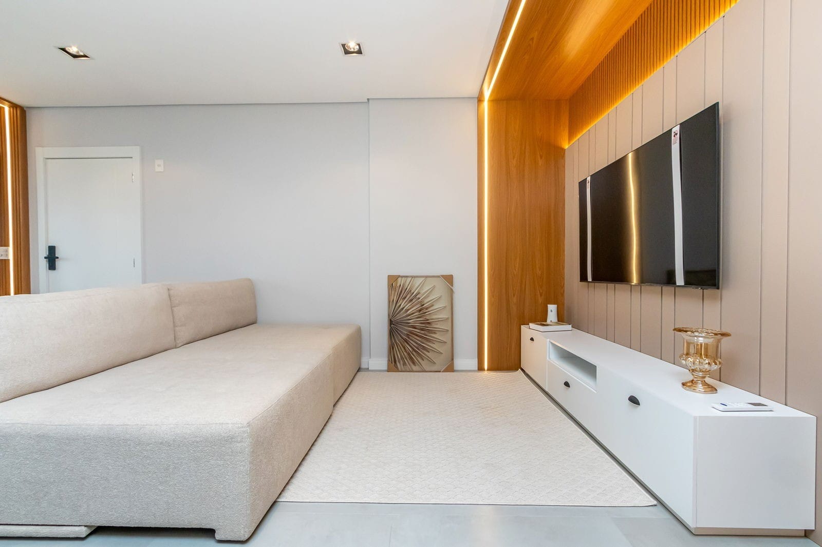 Apartamento à venda, Edifício Costa, 136m²úteis,  4 suítes, 1 Lavabo, 2 vagas, próximo a roda gigante, Pioneiros, Barra norte- Balneário Camboriú