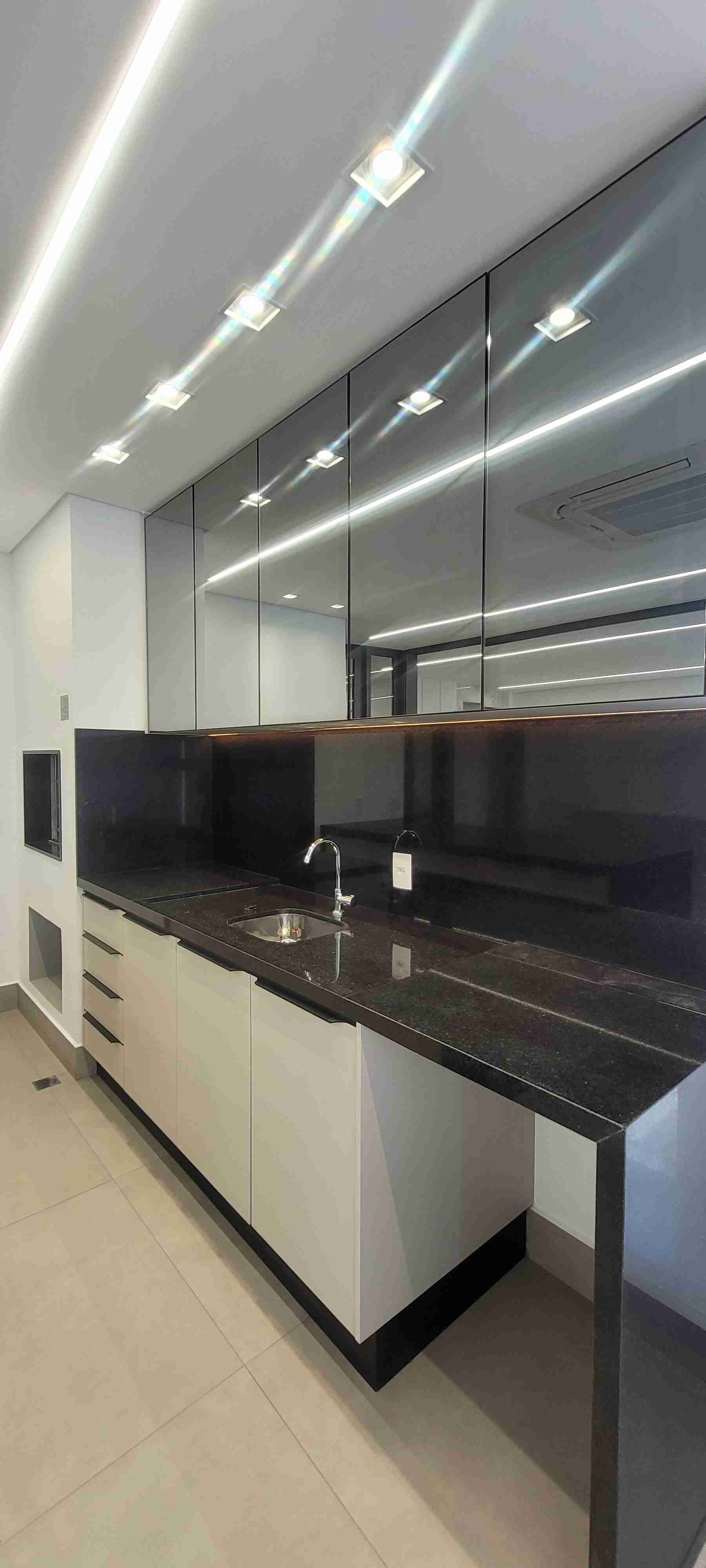 Apartamento para locação no Edifício Epic, 3 Suites, andar alto, Semi mobiliado , 2 vagas- Gleba Palhano-PR