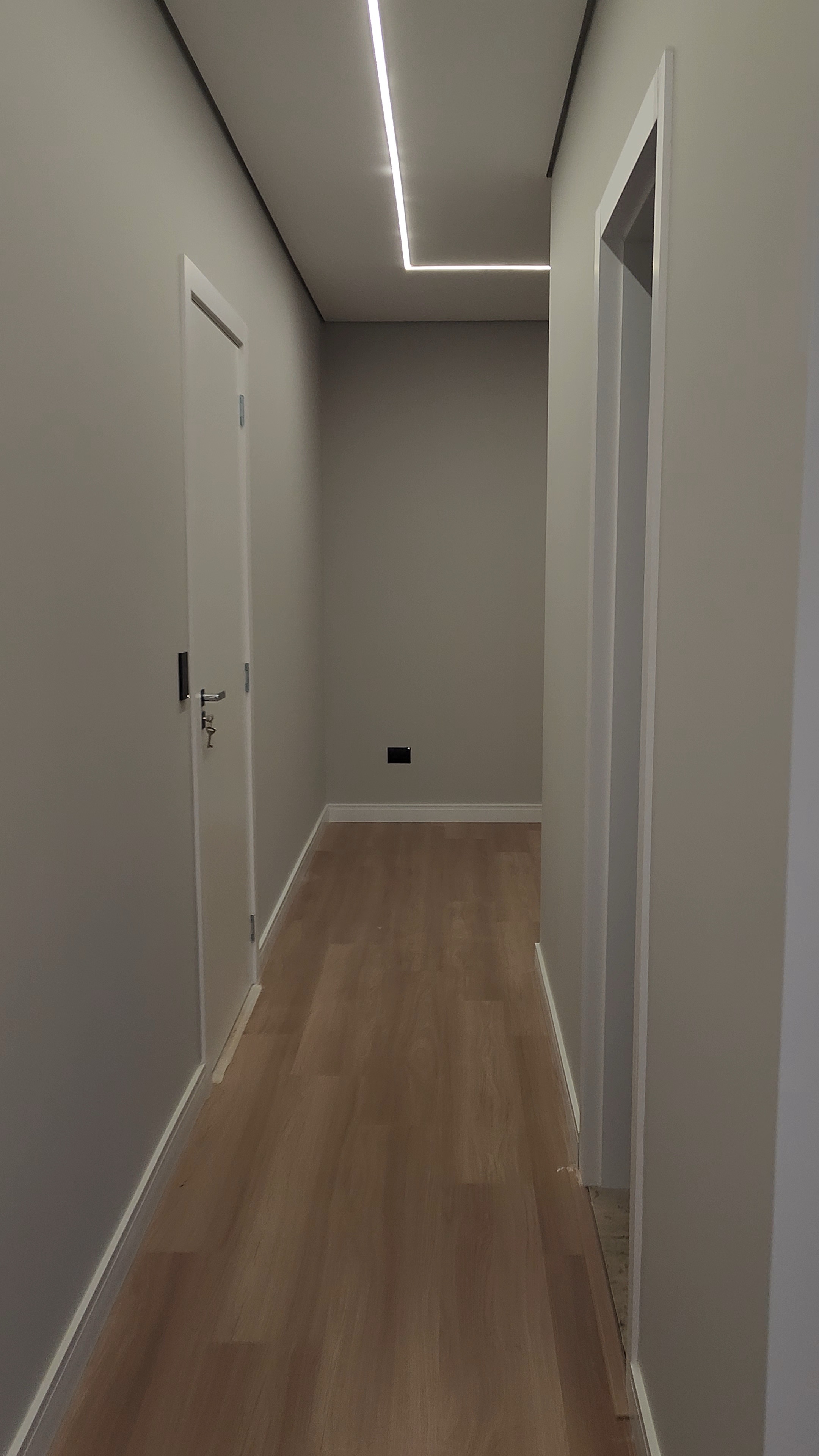 Casa em condominio à Venda, Parque Tauá Araguari, 233 m² construção, 3 suítes, hidro, piscina privativa - Jardim Morumbi, Londrina, PR
