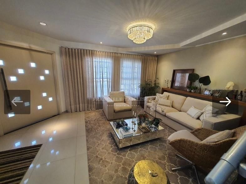 Sobrado a venda, Cond. Village Pinheiro, 246 m² úteis, 3 quartos sendo 1 suite master, 4 vagas- Portal de Versalles II- Londrina Pr