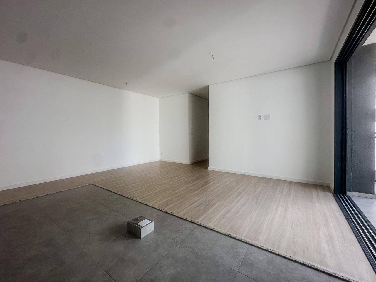 Apartamento à venda, Edifício Sense, 79m² úteis, 2 quartos (1 suíte), andar alto, ampla sacada com churrasqueira - Terra Bonita, Londrina, PR