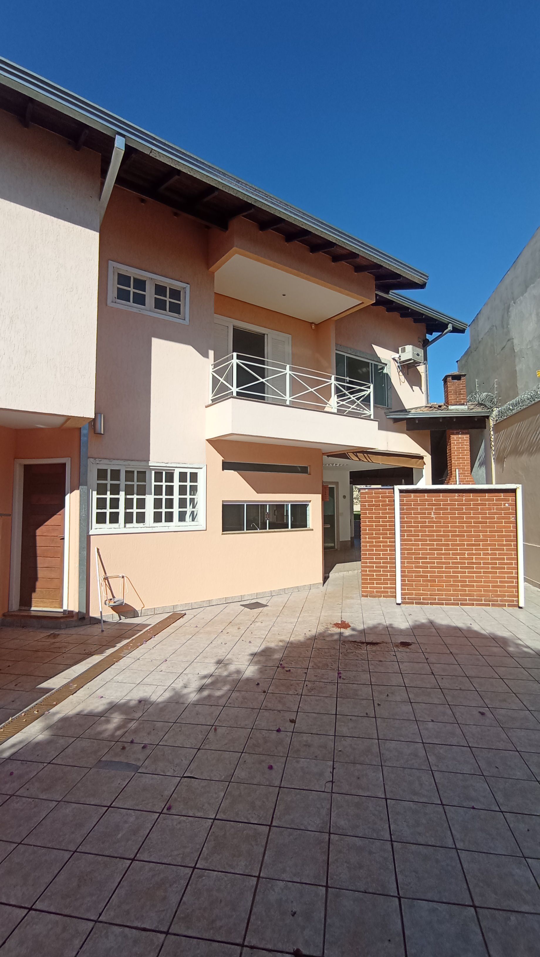 Casa à Venda, 4 quartos - 2 suítes/ piscina/ Tucanos,  Londrina, PR