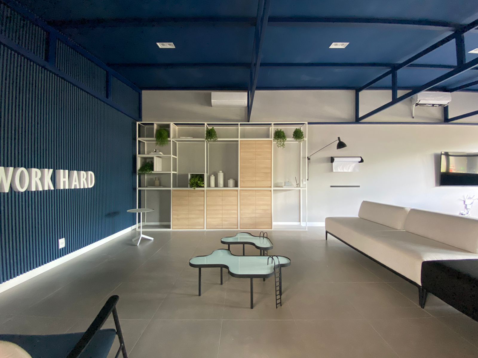 Apartamento novo à Venda, Edifício Mind, 02 quartos sendo 1 suíte, 02 vagas, andar alto, sacada fechada no skinglass- Terra Bonita, Londrina PR
