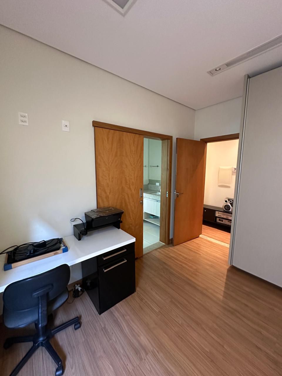Casa à venda, 3 quartos sendo 1 demi suite, 360 m², Condomínio  Ville Campestre, Londrina, PR
