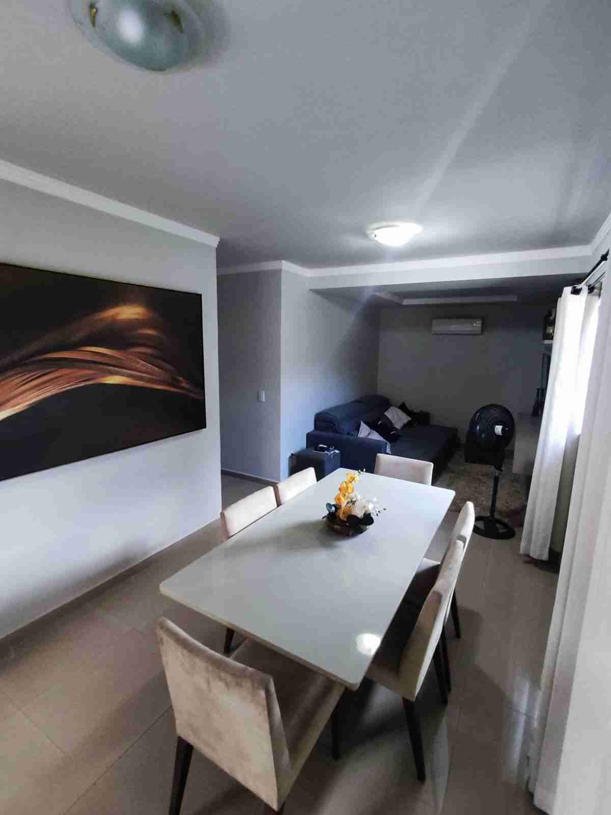 Casa à venda, 152m2 úteis, área total 330m2, 3 quartos, 3 vagas-  Mônica Londrina Pr