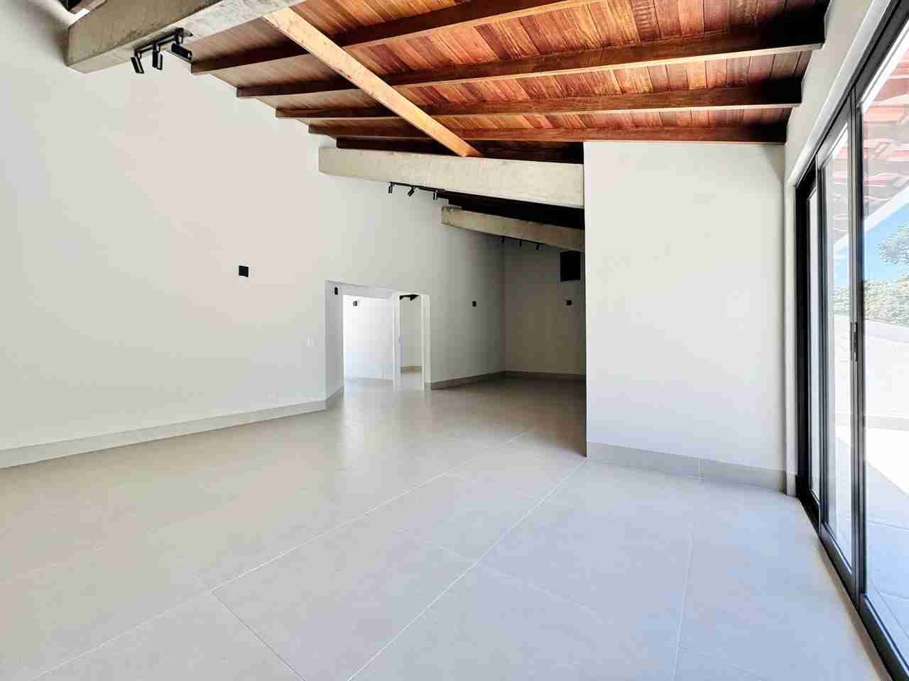 Casa à venda, alto padão, 3 pavimentos, aréa útil de 465M², 6 quartos (sendo 2 suítes e um suíte master) ,Mediterrâneo, Londrina, PR