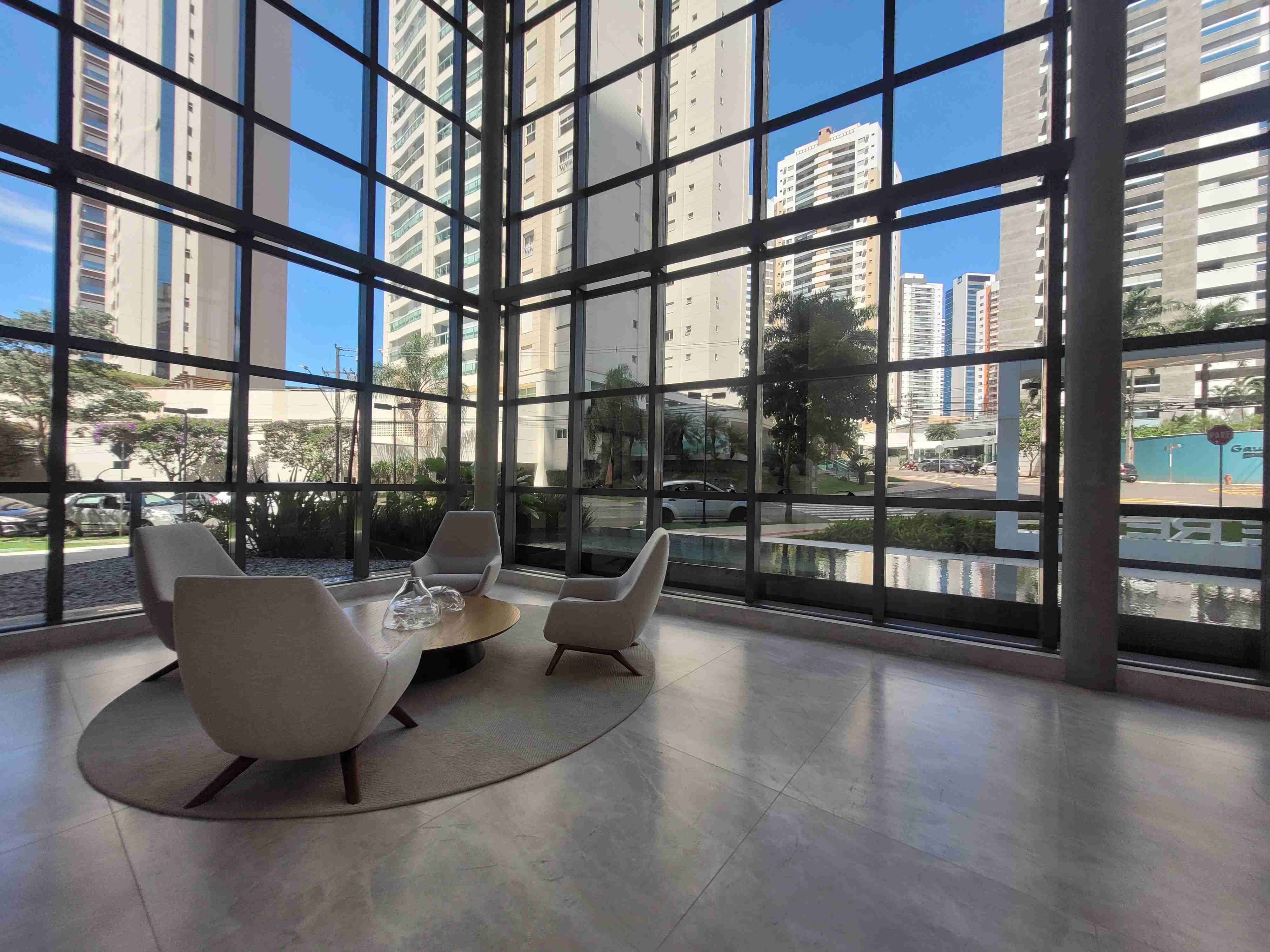 Apartamento à venda no Edifício Le Reve, 323m² úteis, 3 suítes, vista para o lago, 4 vagas - Gleba Palhano, Londrina, PR