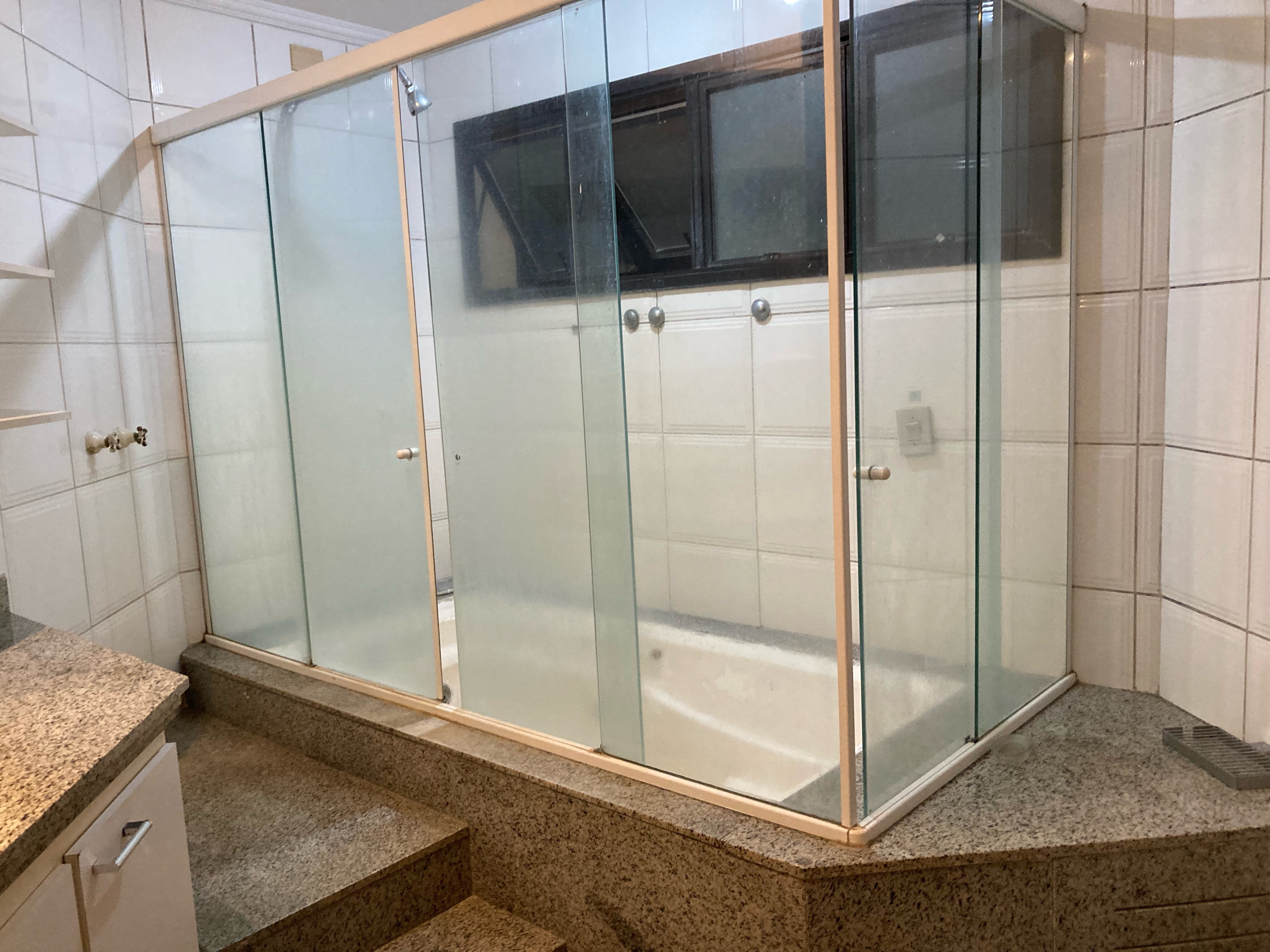 Aluga-se apartamento de 4 quartos na Gleba Fazenda Palhano com planejados, Londrina, PR