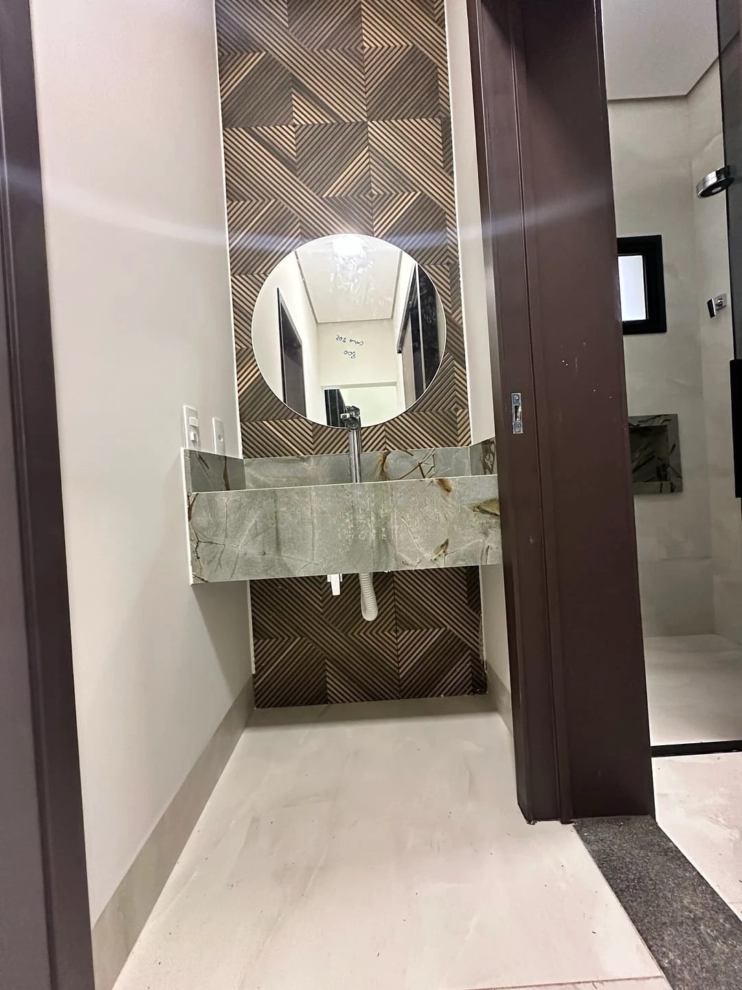 Sobrado à Venda, condomínio Royal Forest, recém construído, 330 m2 úteis, 3 suítes, elevador piscina, Esperança, Londrina, PR