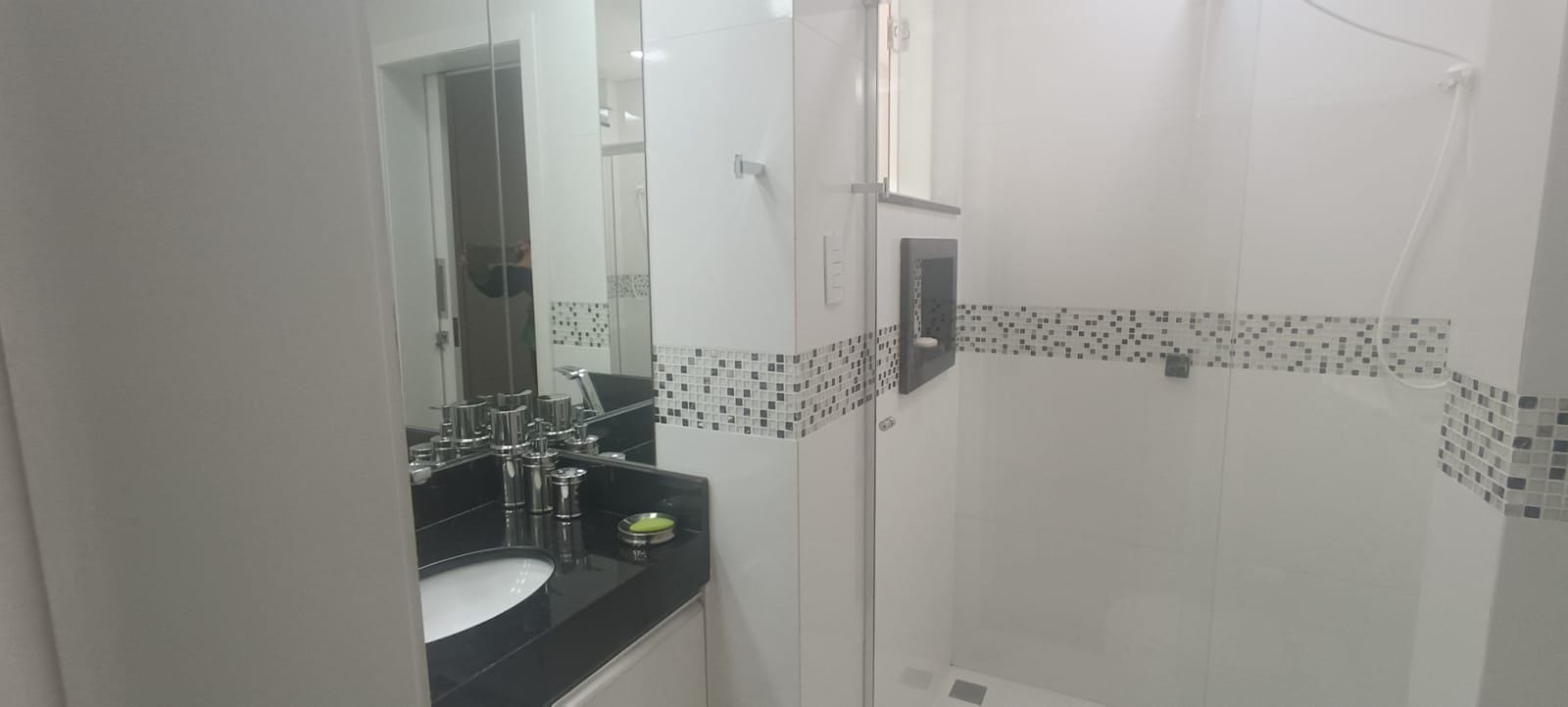 Apartamento  à venda,  Edifício Mona Lisa no calçadão central,177m² uteis, 4 quartos  sendo 2 suítes, recém reformado, andar alto, Centro, Londri