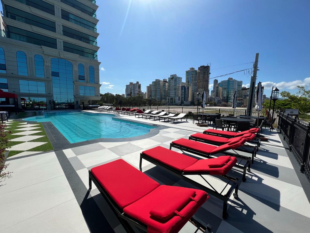 Apartamento  à venda CARTIER FRENTE MAR, Meia praia, 180M² úteis, 4 suítes, 4 vagas,  finamente mobiliado - Meia praia, Itapema, SC