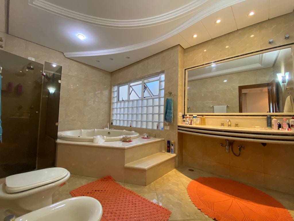 Sobrado à venda, 574m² úteis, 4 suítes com banheira e sacada, piscina, sauna,  estuda permuta- Jardim Itatiaia 1, Londrina, PR