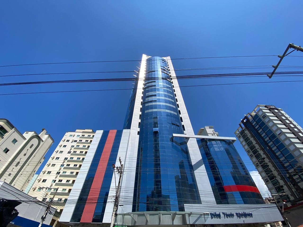 Apartamento com vista mar no Edifício Dubai Tower Residence em Itapema, SC