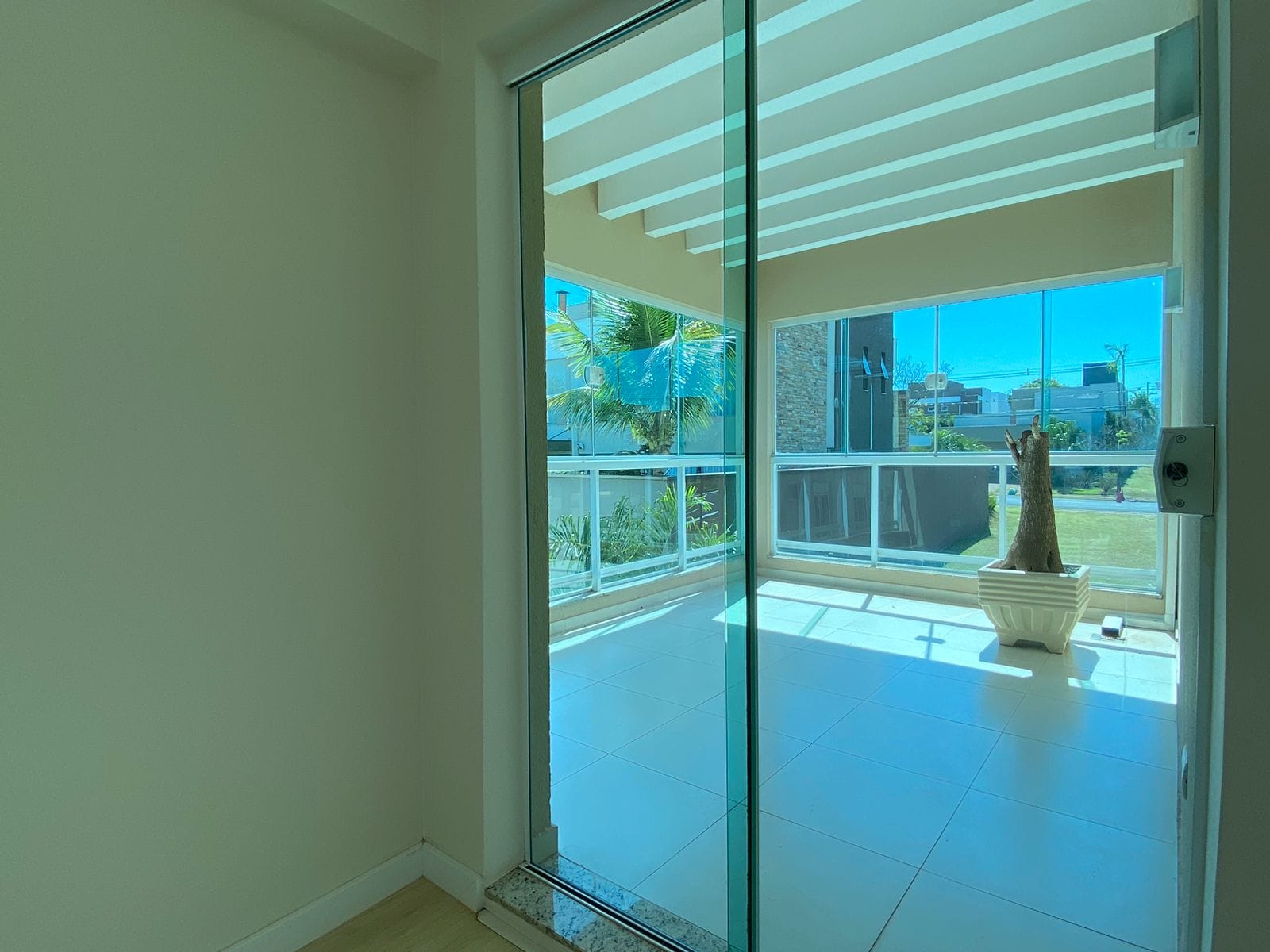 Triplex de luxo 500m² úteis/4 suítes no Cond. Alphaville II, churrasqueira /piscina, ar condicionado, 2 lareiras - Vivendas do Arvoredo - Londrin