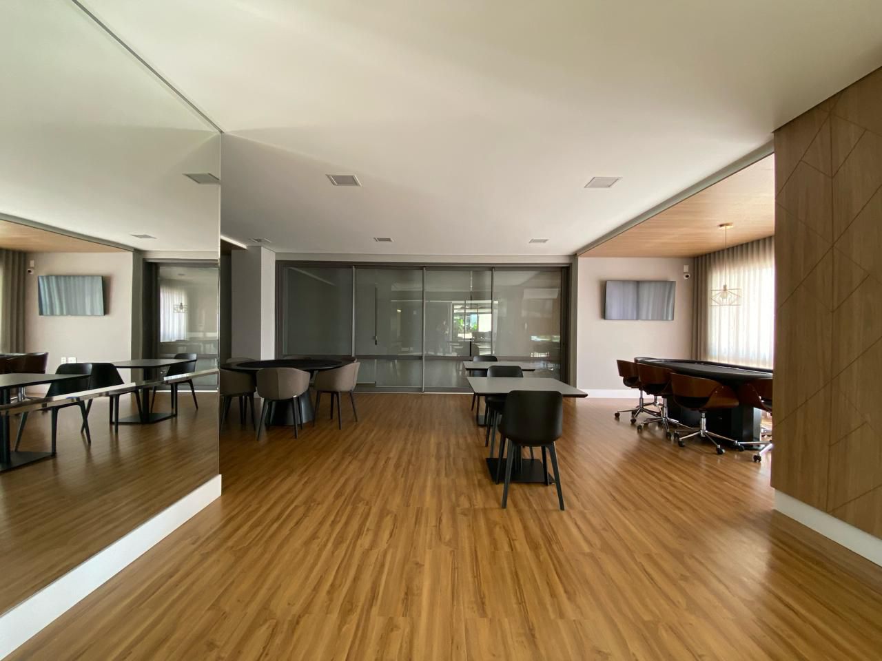 Apartamento à venda, Edifício Grand Palais,  216m² úteis, 3 suítes, sacada c/ skinglas, elevador privativo, 3 vagas , andar alto -Gleba Palhano- 