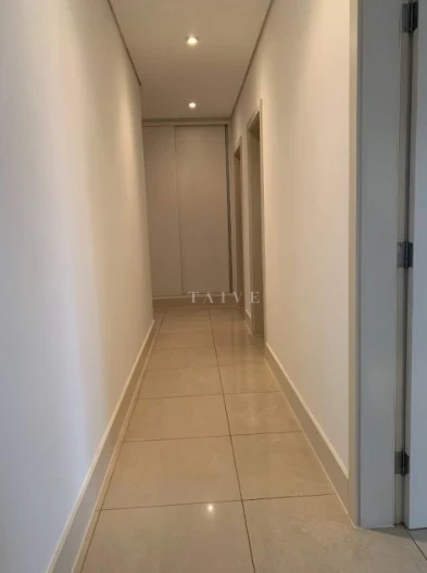 Aluga-se apartamento com 4 quartos, 3 vagas de garagem, no Edifício  Torre Valverde, Gleba Palhano, Londrina