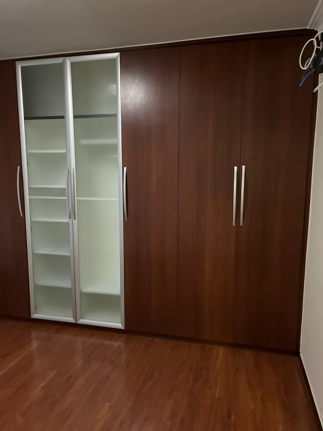 Casa Residencial ou Comercial de 400 m² para venda, 05 quartos (sendo 2 suítes) piscina, de frente para o lago Igapó 1 -Bairro Canaã, Londrina, P