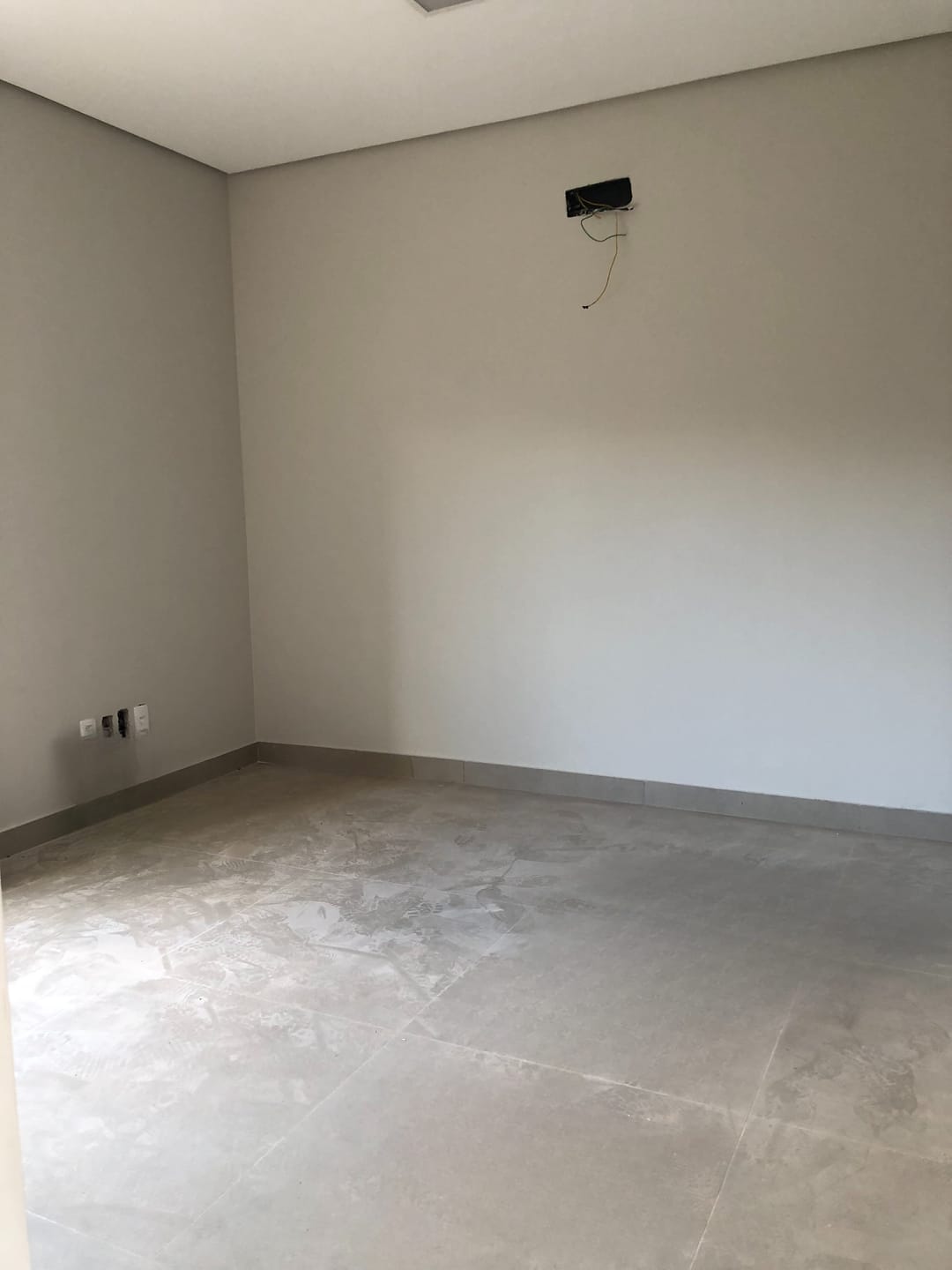 Casa à venda , Condomínio Acácia Imperial, 400m² privativos, 4 suítes, churrasqueira e piscina - Royal, Londrina, PR