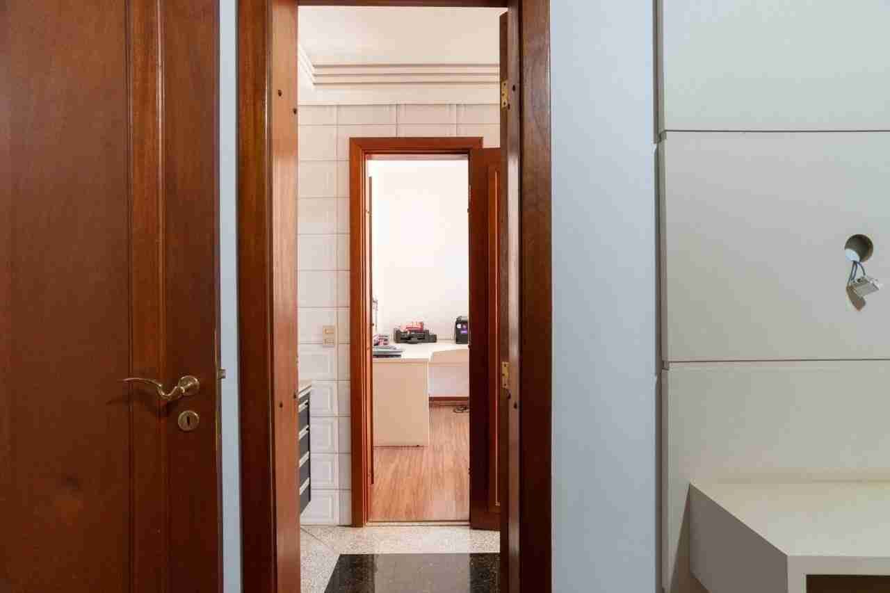 Apartamento à venda no Edifício Palais Lac Dor, 298m² úteis, 4 quartos sendo 2 suítes, 4 vagas, próx  ao lago Igapó - Jardim Londrilar- Londrina,