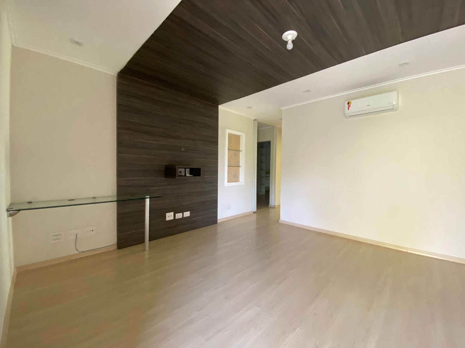 Triplex de luxo 500m² úteis/4 suítes no Cond. Alphaville II, churrasqueira /piscina, ar condicionado, 2 lareiras - Vivendas do Arvoredo - Londrin