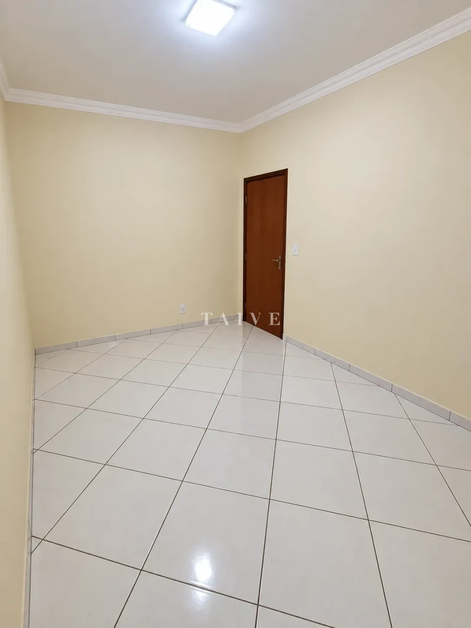 Imagens do imóveis Casa à venda próximo à Jamil Scaff com 3 quartos (sendo 1 suíte), com quintal e ampla garagem