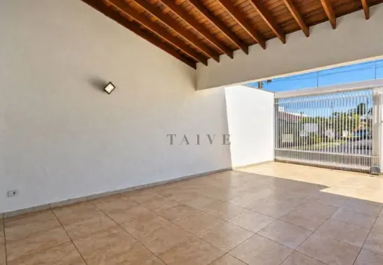 Casa à venda no bairro Tucanos, zona Sul, Londrina, com 4 suítes, 600 m², amplo quintal - foto 4