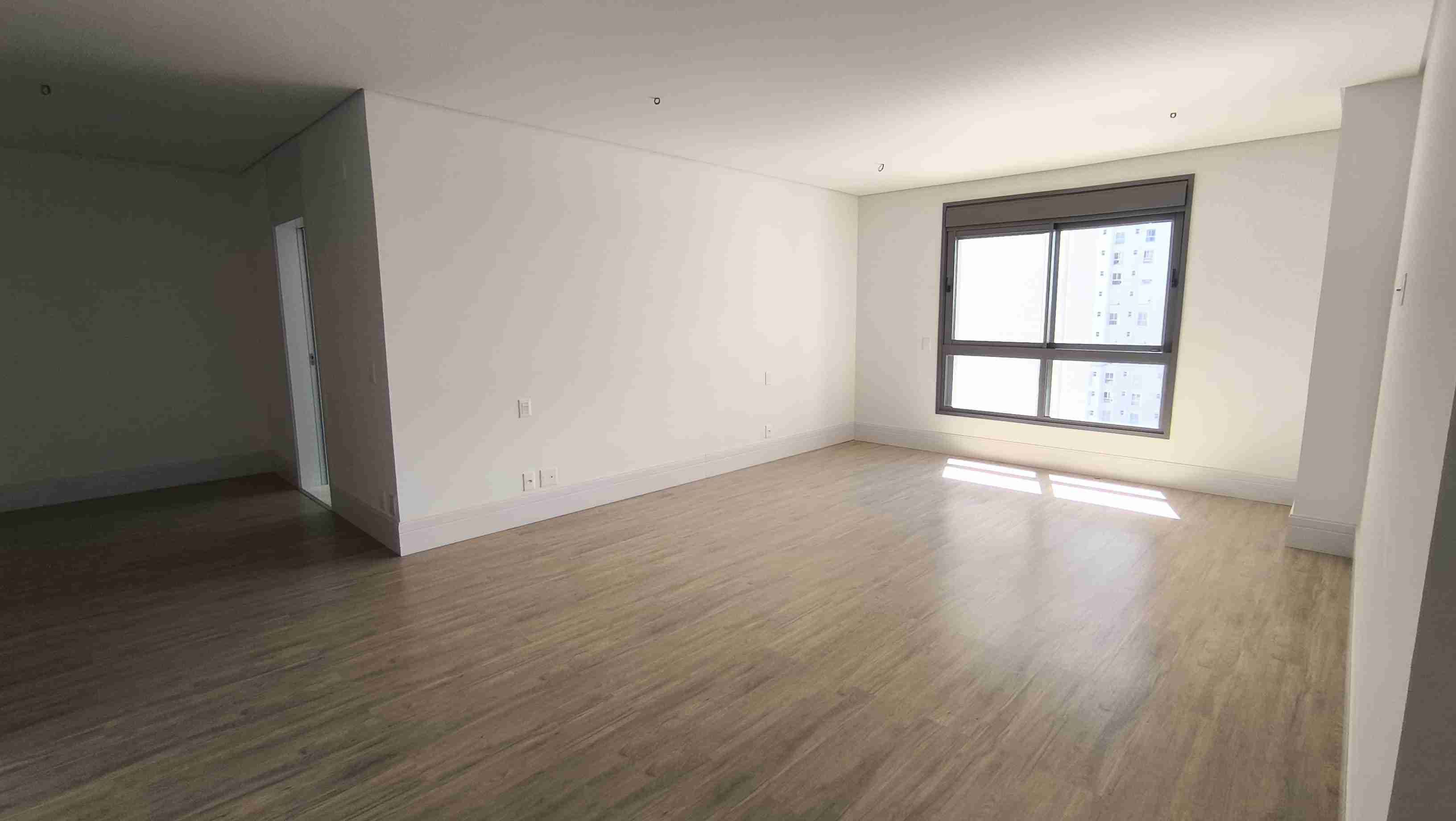 Apartamento à venda no Edifício Le Reve, 323m² úteis, 3 suítes, vista para o lago, 4 vagas - Gleba Palhano, Londrina, PR