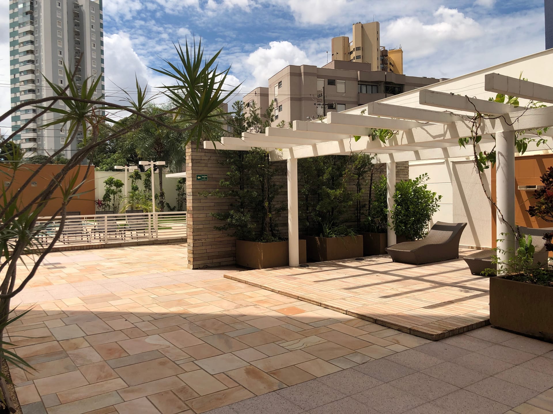 Apartamento à venda, Edifício Dolce Vita, 131,89m² úteis, 3 quartos (1 suíte), ampla varanda com churrasqueira, 2 vagas - Caiçaras, Londrina, PR