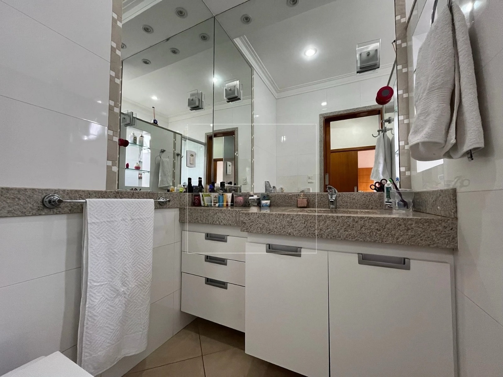 Casa à venda, Alphaville Imbuias, 400m² úteis, 4 quartos sendo 3 suítes, mobiliada -  Vivendas do Arvoredo, Londrina, PR